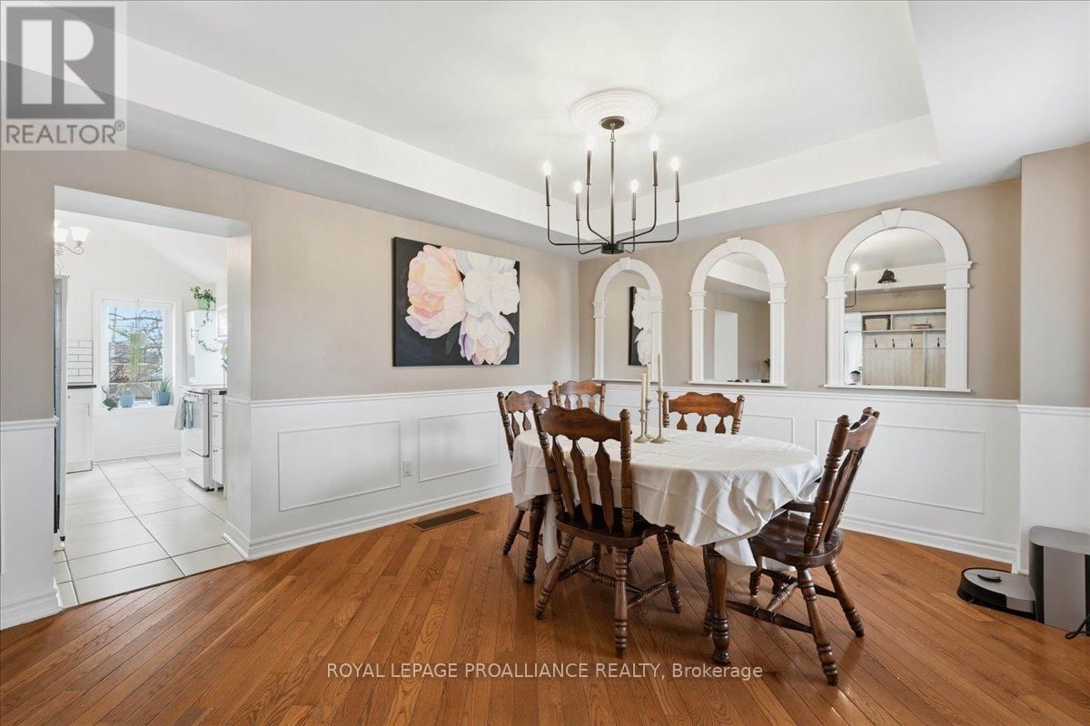 209 DUNDAS STREET EAST Image 4