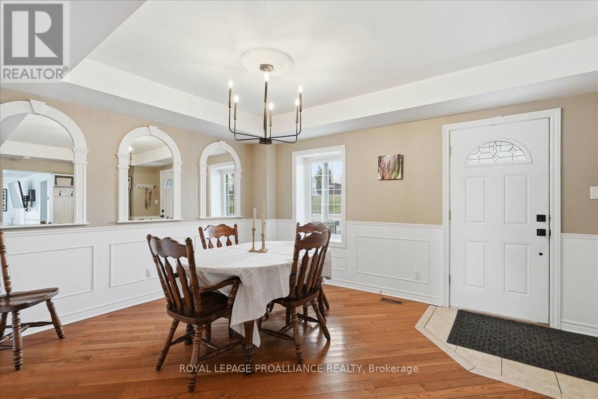 209 DUNDAS STREET EAST Image 5