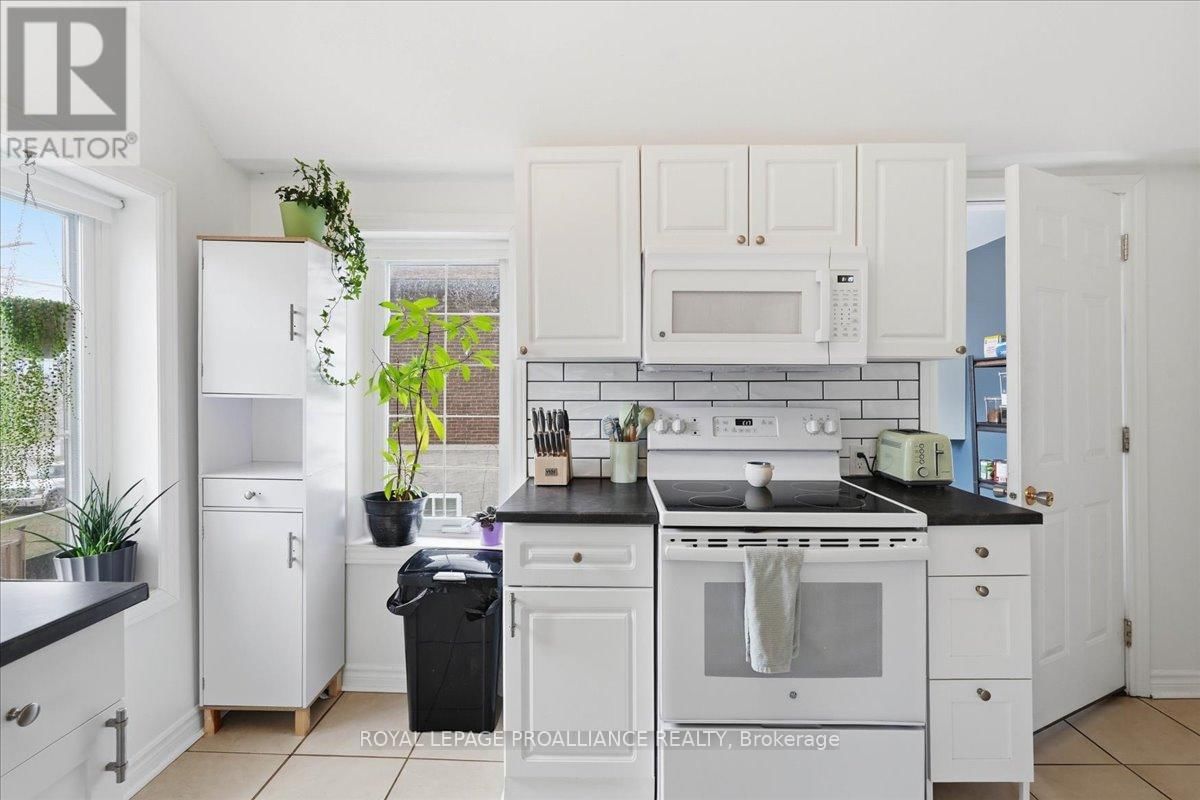 209 DUNDAS STREET EAST Image 9