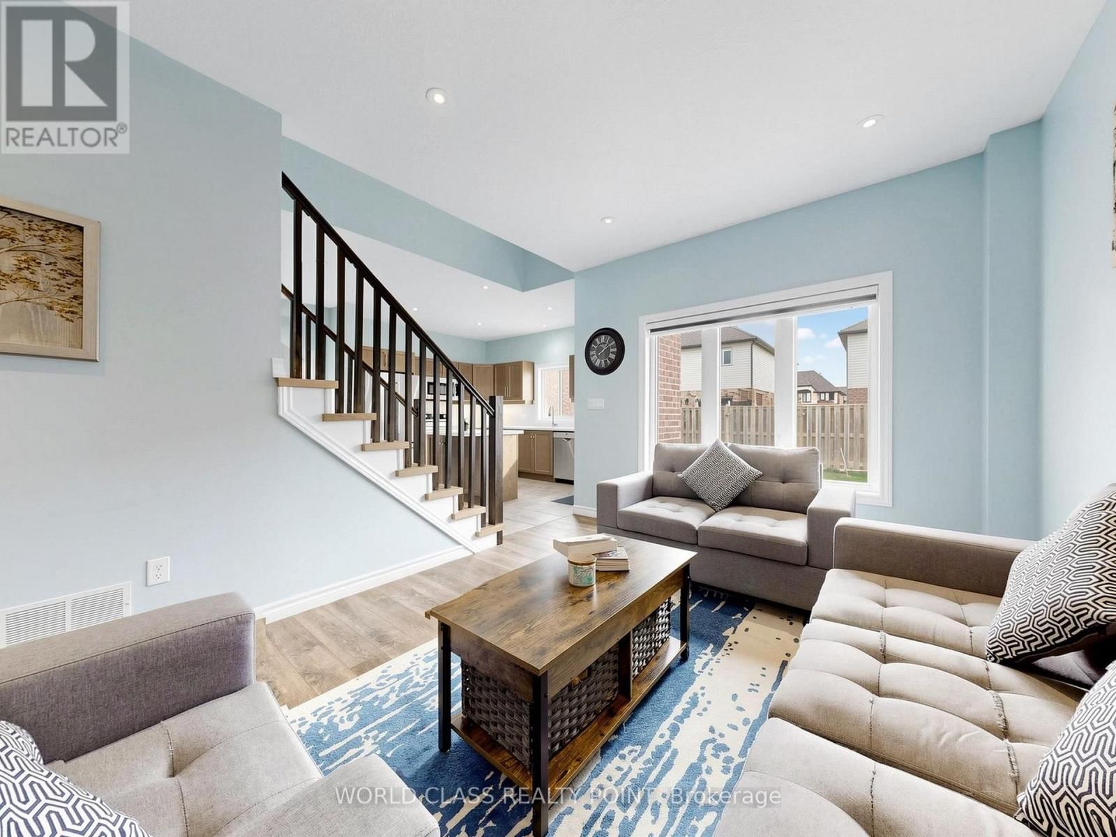 371 FINORO CRESCENT Image 12