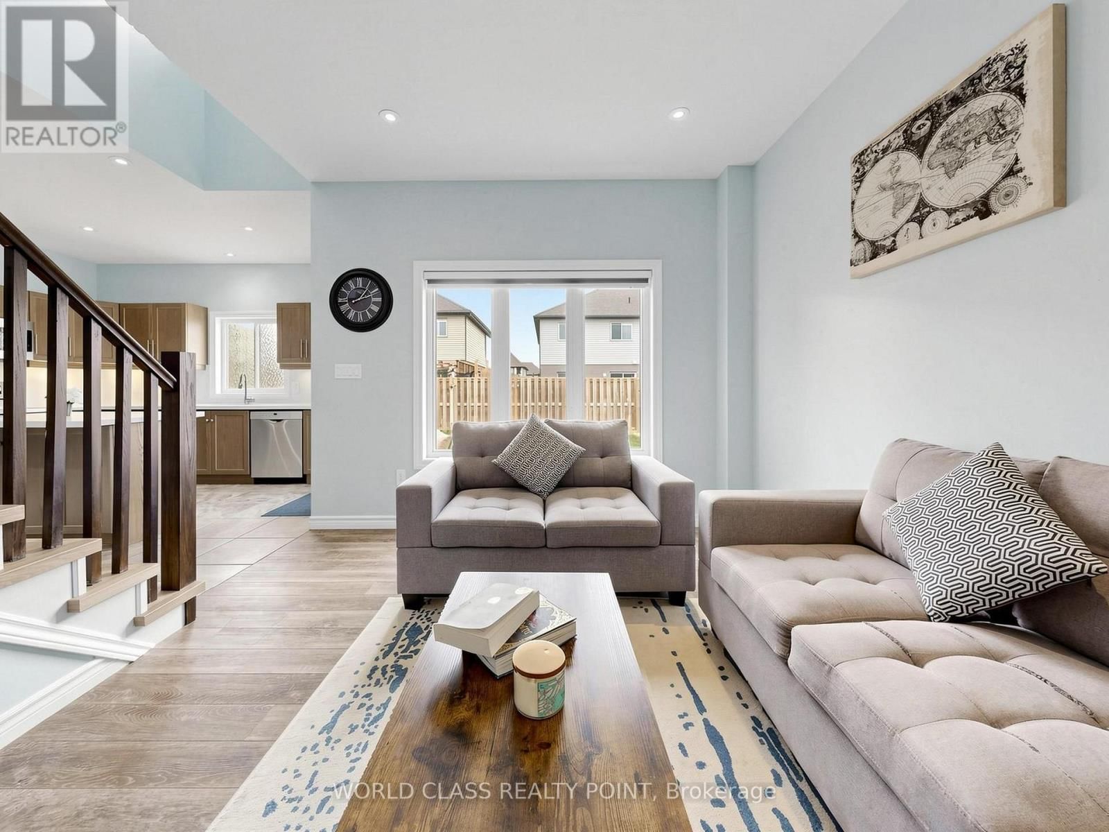 371 FINORO CRESCENT Image 13