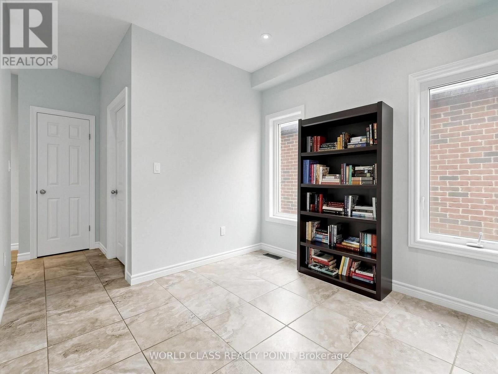 371 FINORO CRESCENT Image 14