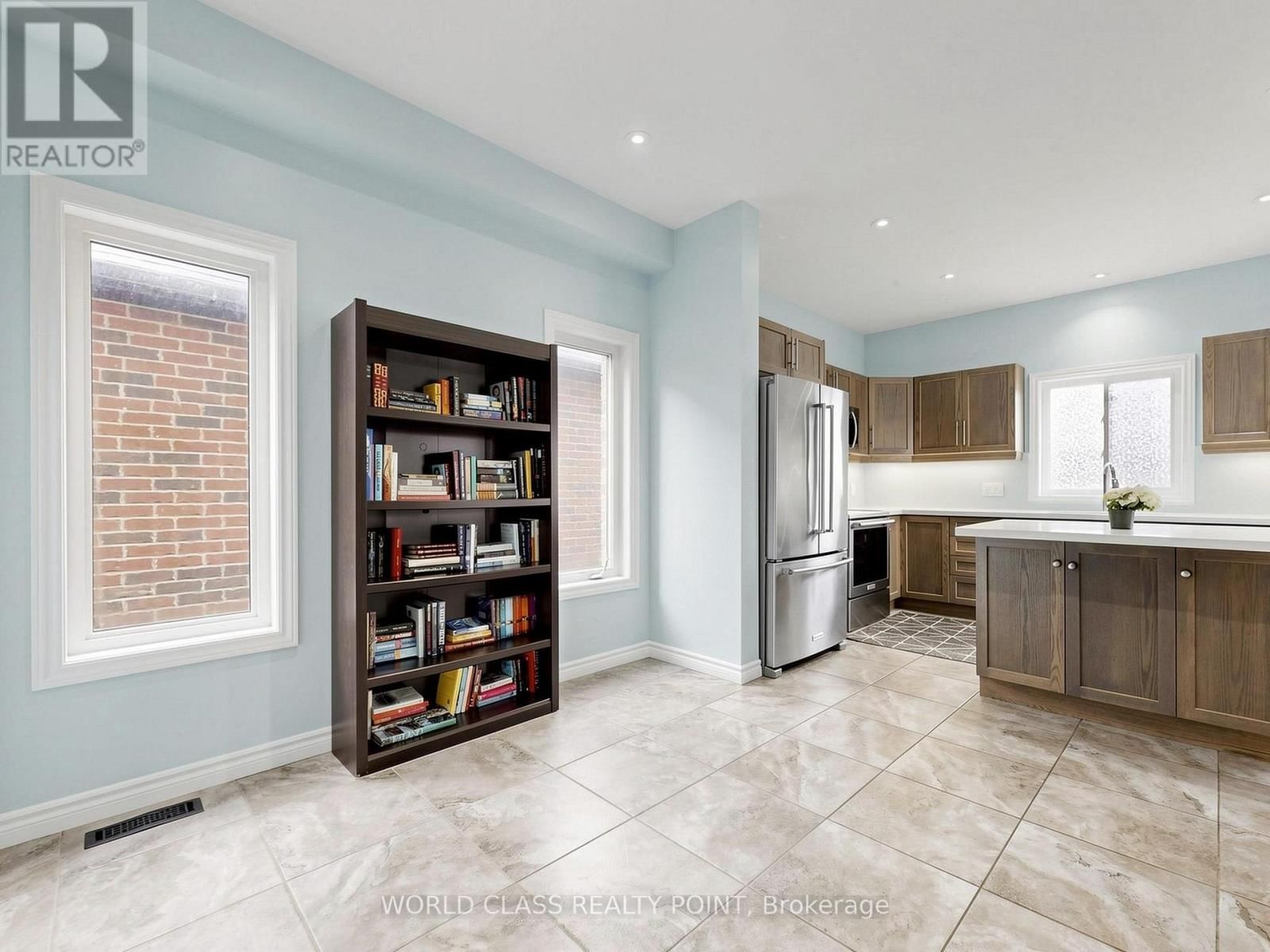 371 FINORO CRESCENT Image 15