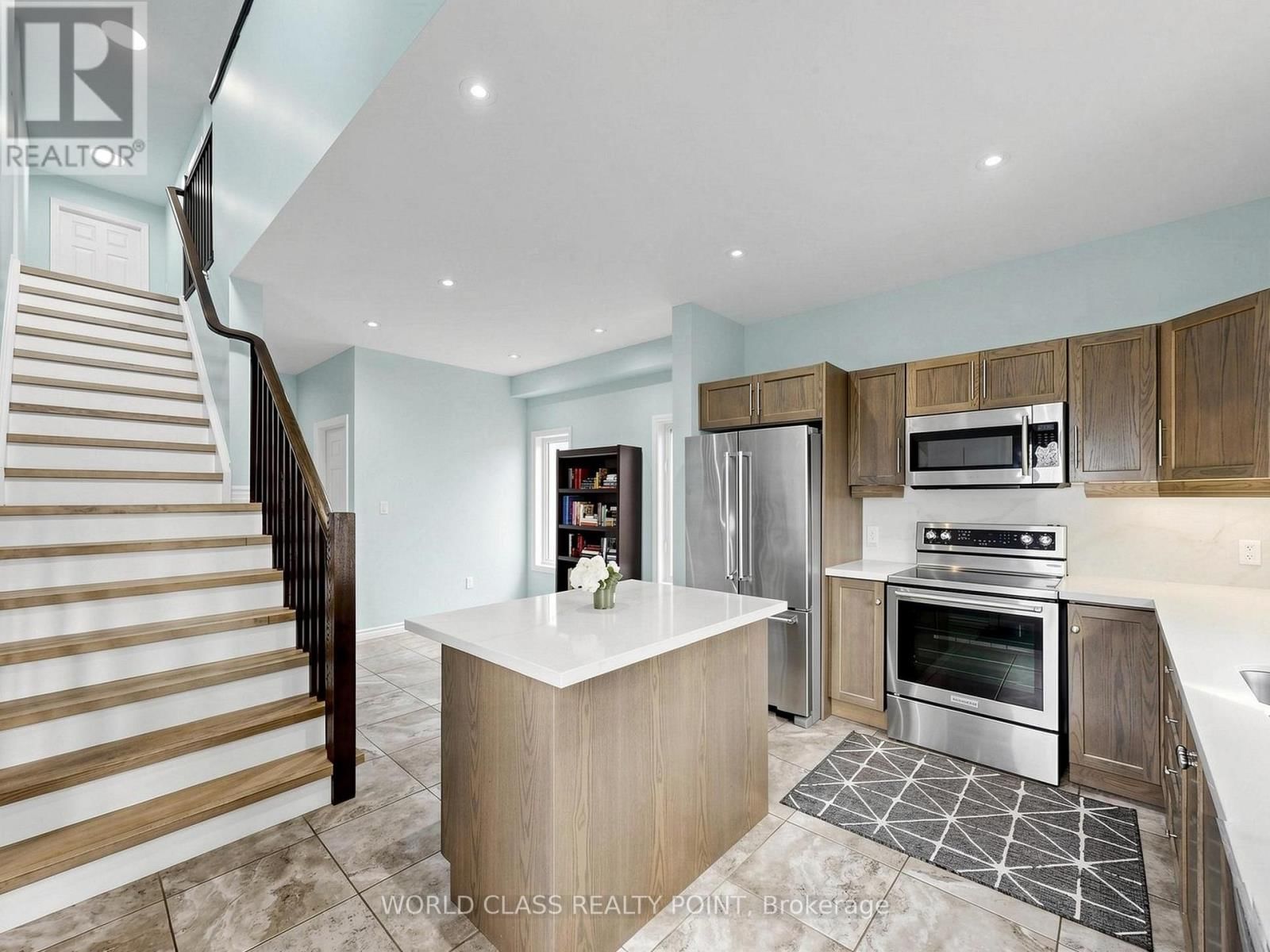 371 FINORO CRESCENT Image 16