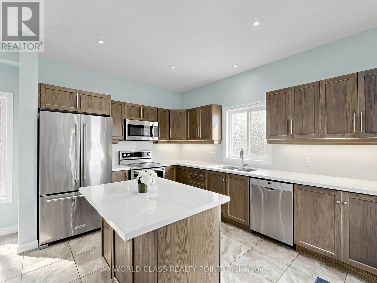 371 FINORO CRESCENT Image 17