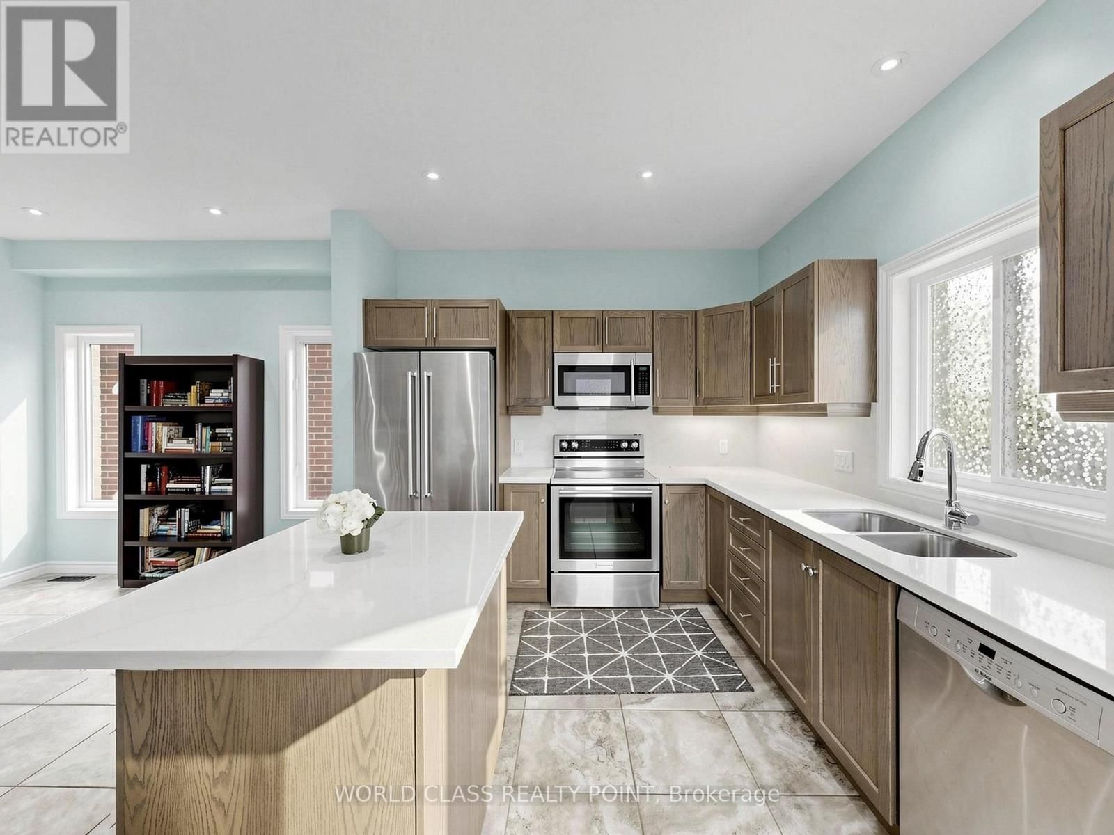 371 FINORO CRESCENT Image 18