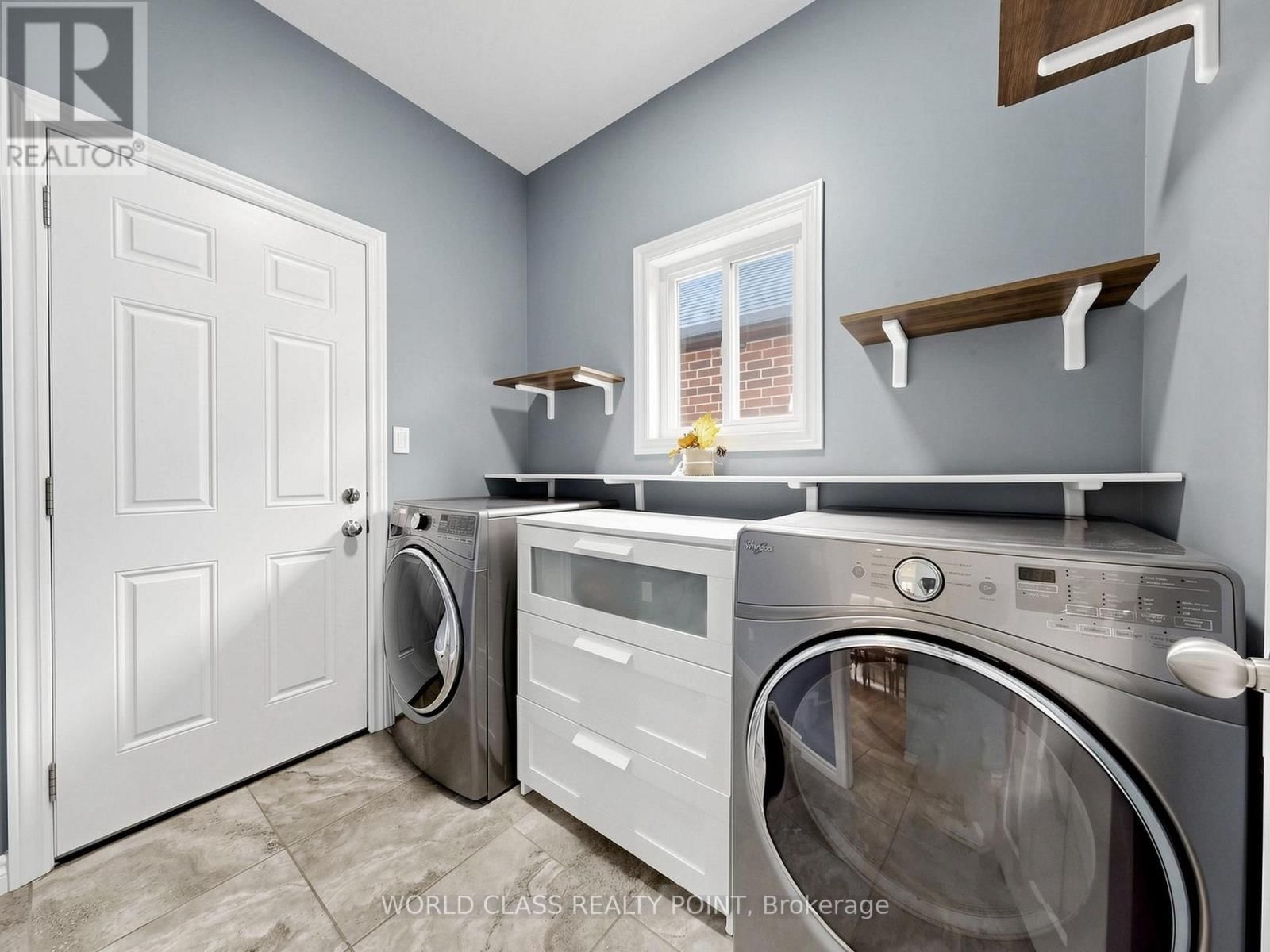 371 FINORO CRESCENT Image 20