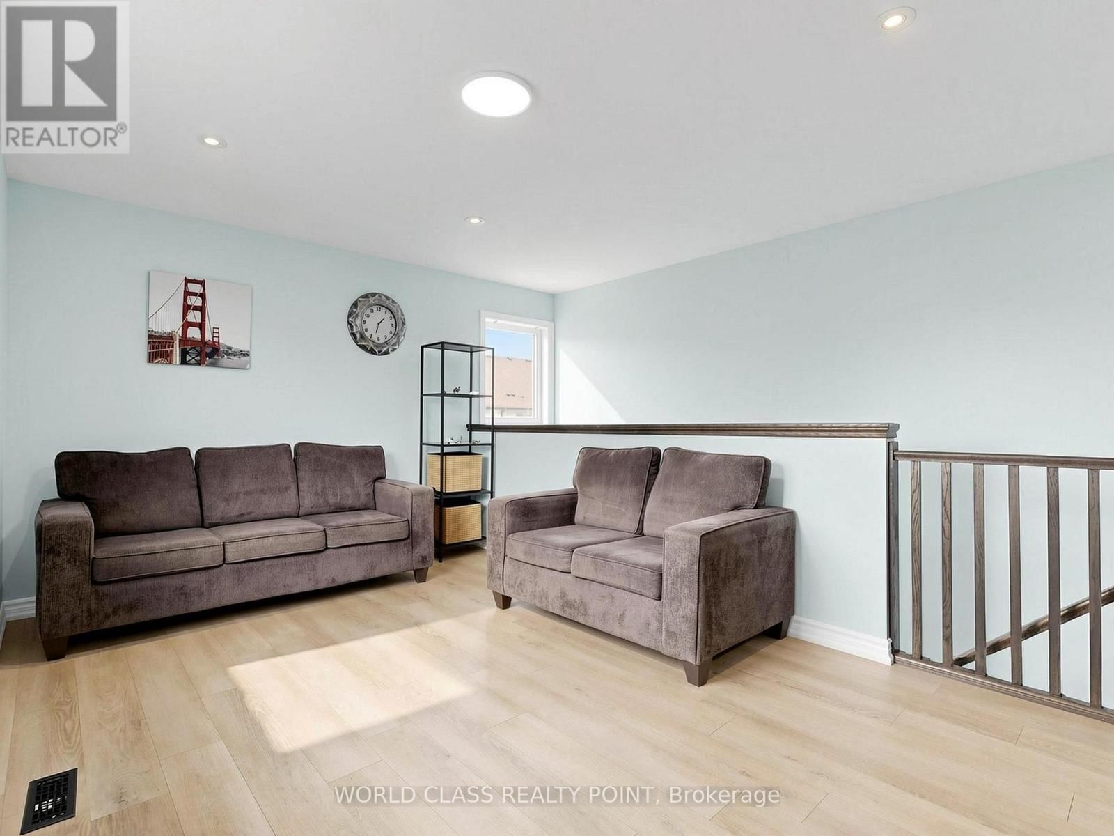 371 FINORO CRESCENT Image 24