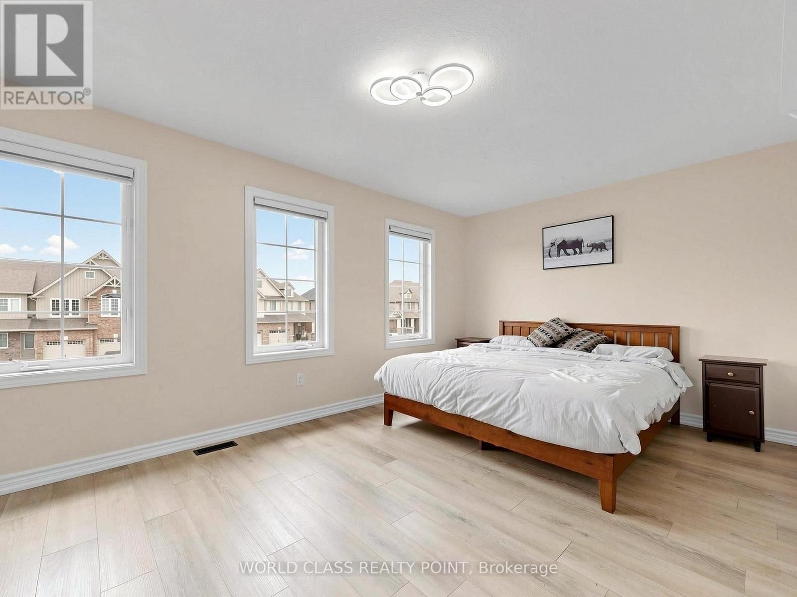 371 FINORO CRESCENT Image 25