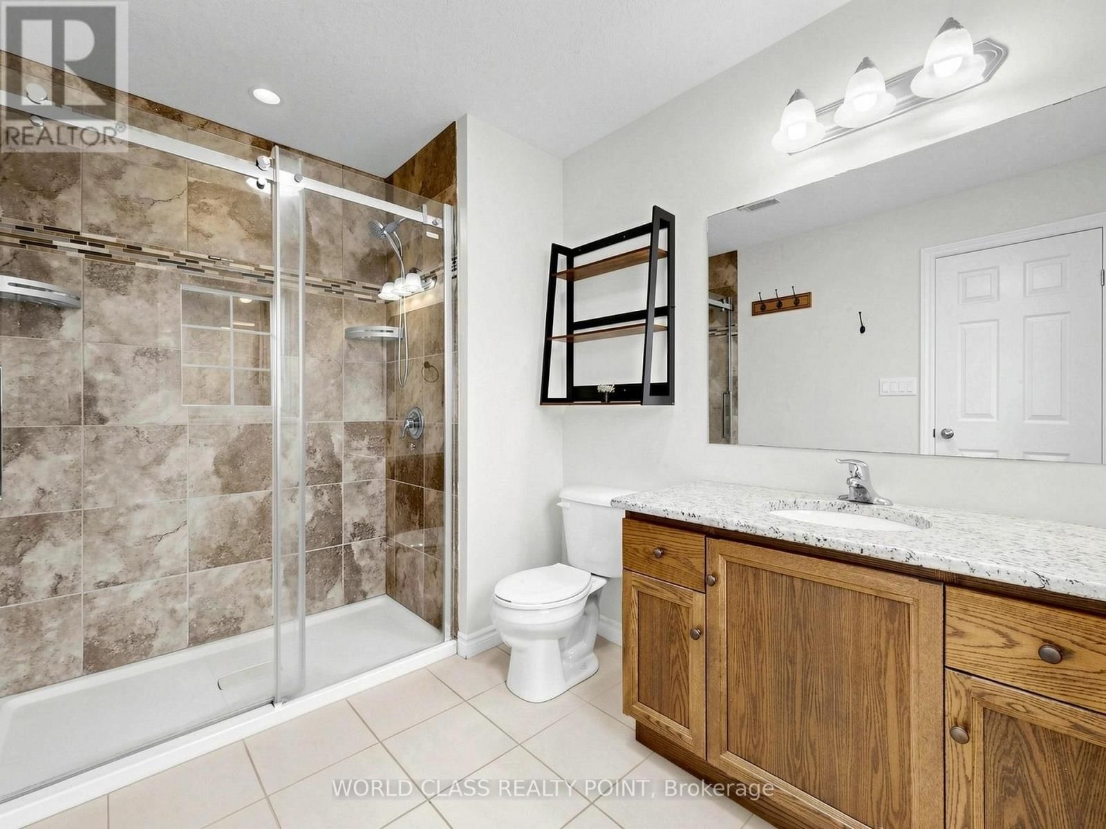 371 FINORO CRESCENT Image 28