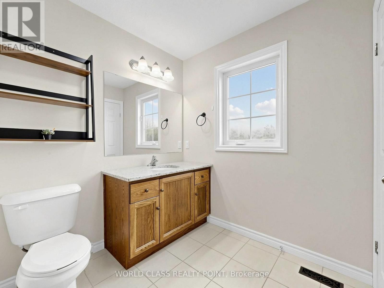 371 FINORO CRESCENT Image 29