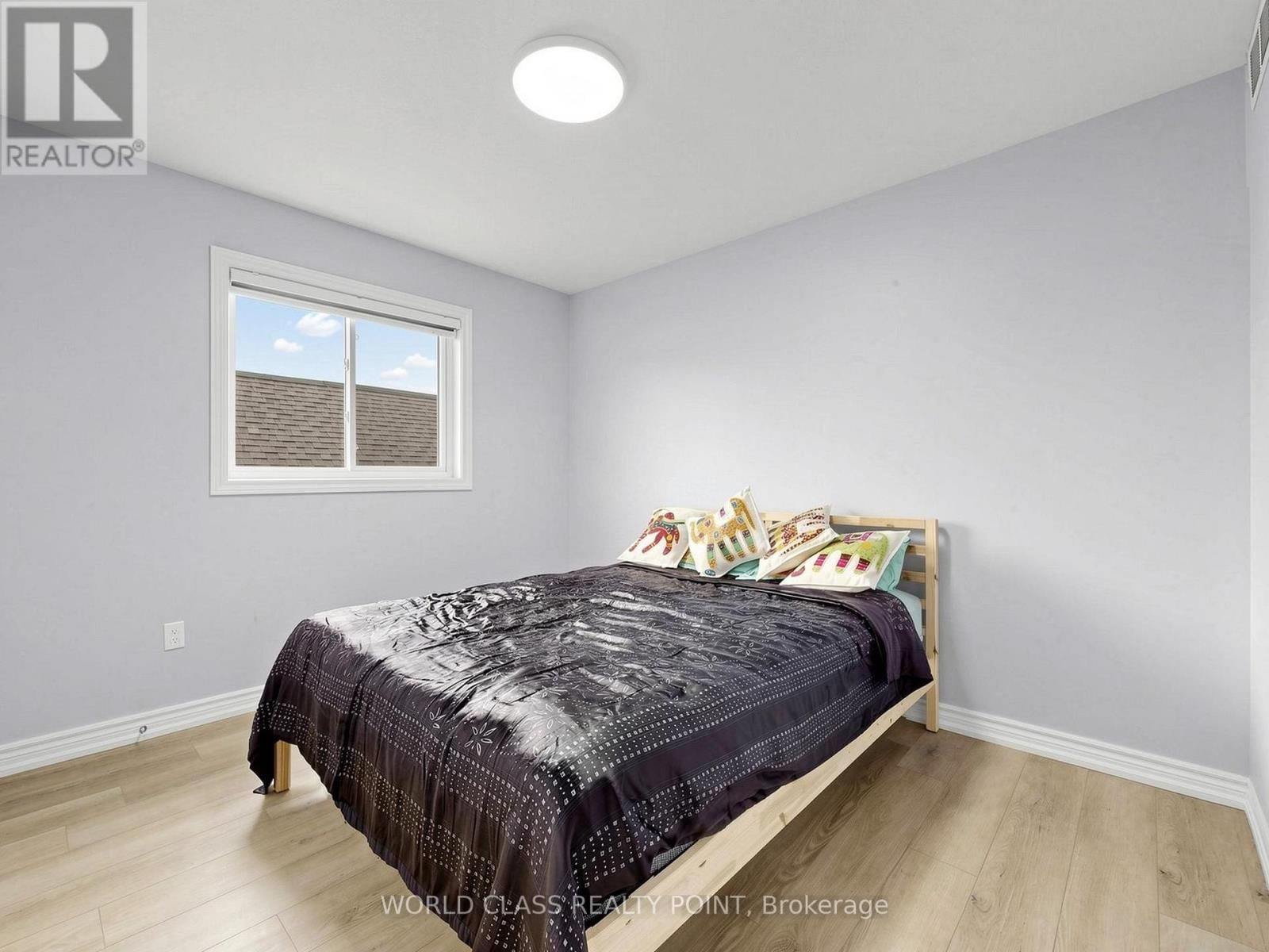 371 FINORO CRESCENT Image 30