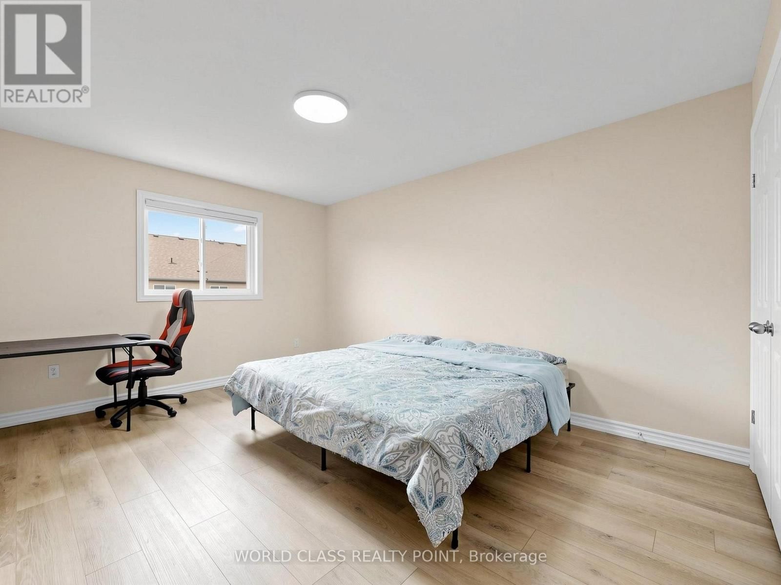 371 FINORO CRESCENT Image 32