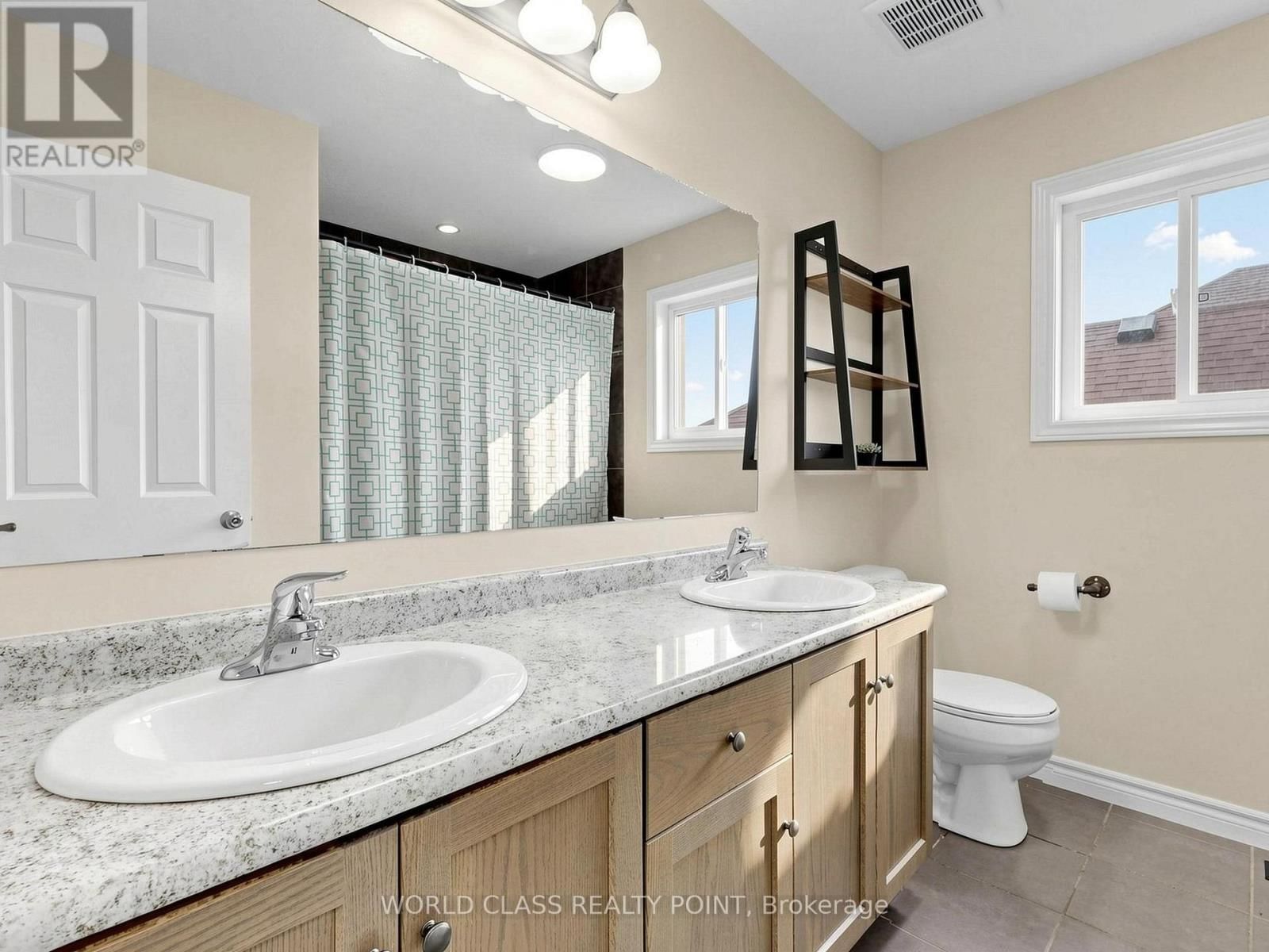 371 FINORO CRESCENT Image 34