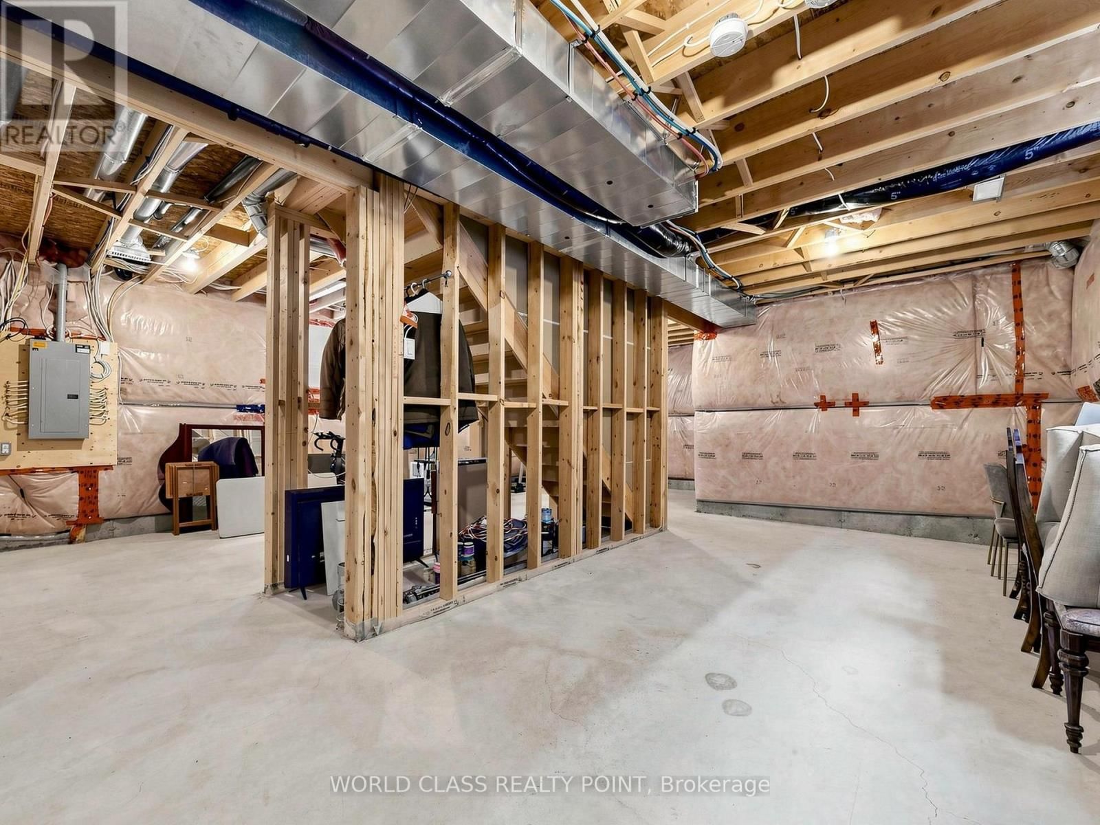 371 FINORO CRESCENT Image 37