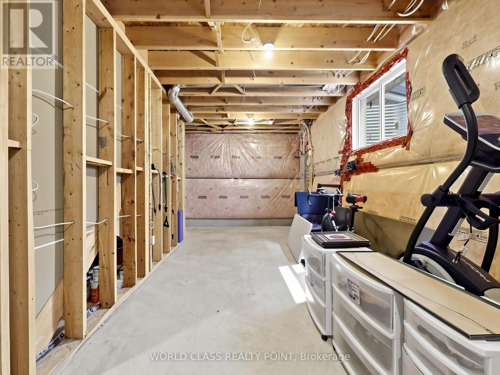 371 FINORO CRESCENT Image 38