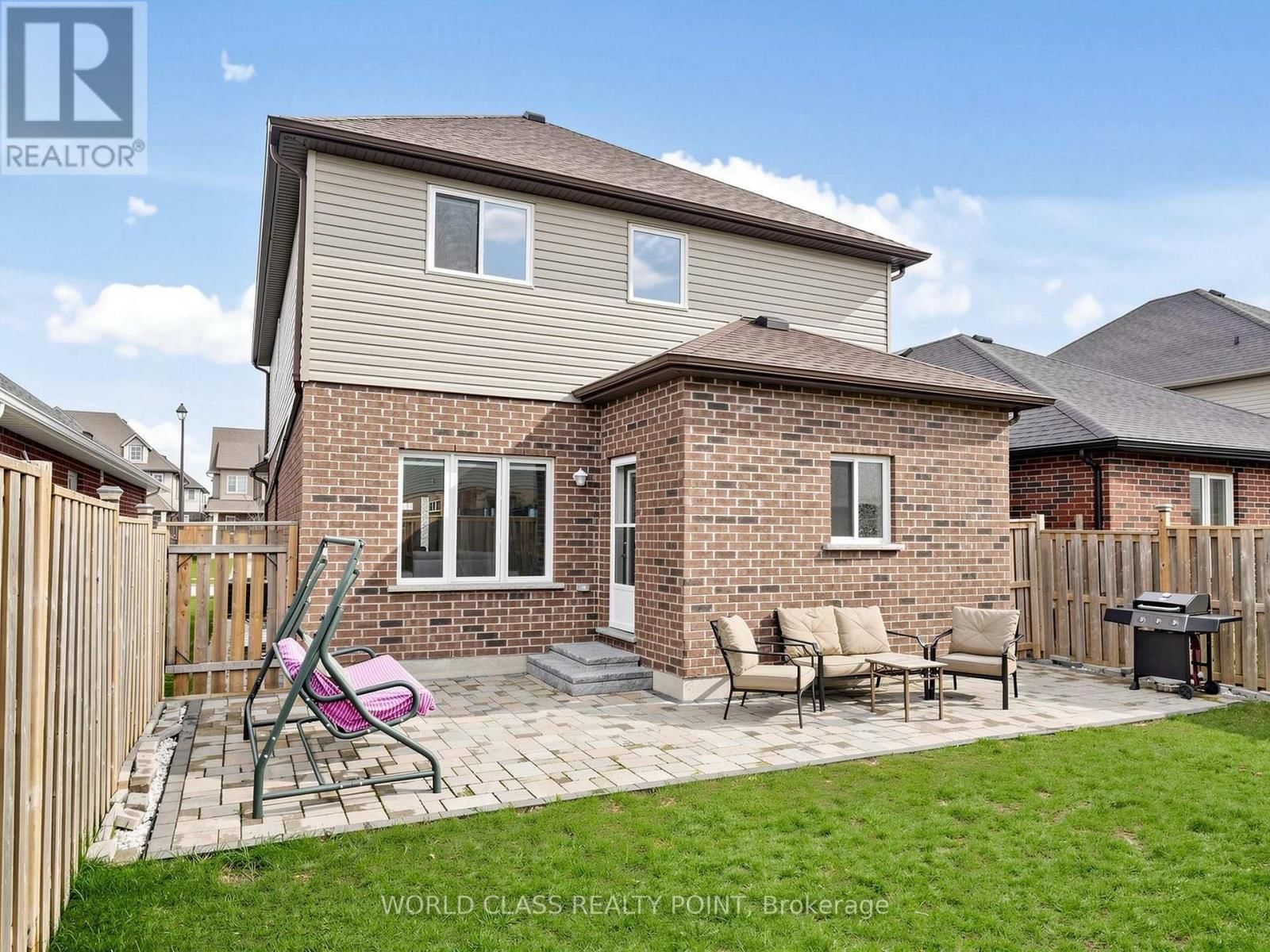 371 FINORO CRESCENT Image 41