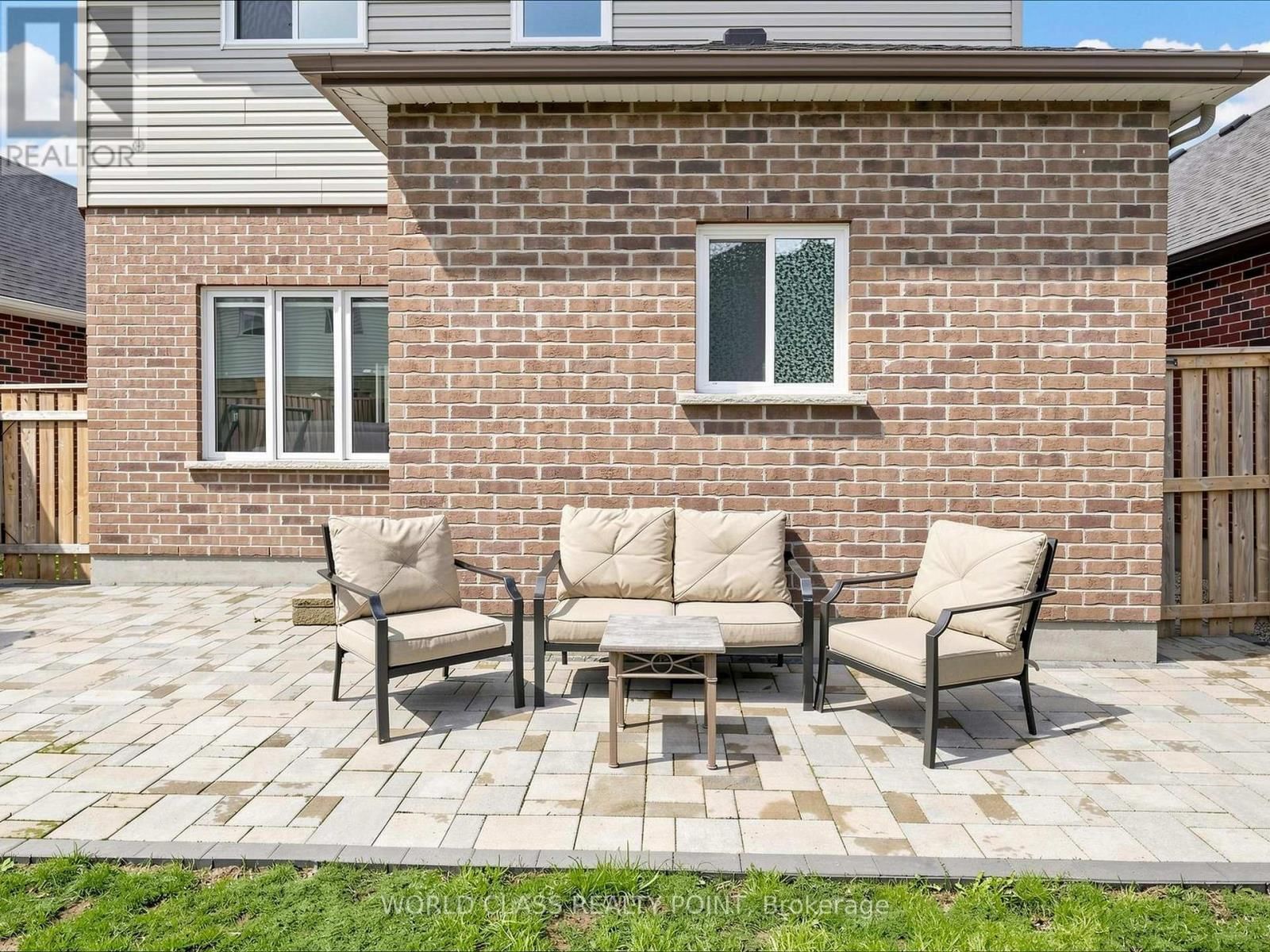 371 FINORO CRESCENT Image 43