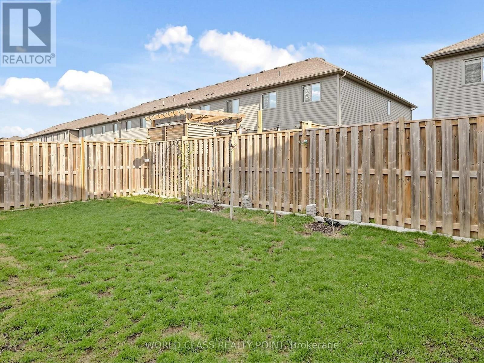 371 FINORO CRESCENT Image 44