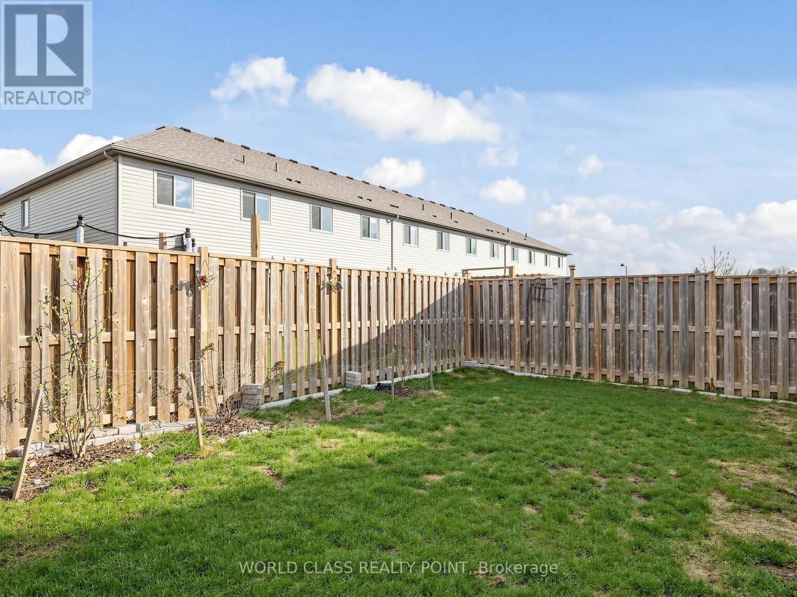 371 FINORO CRESCENT Image 46