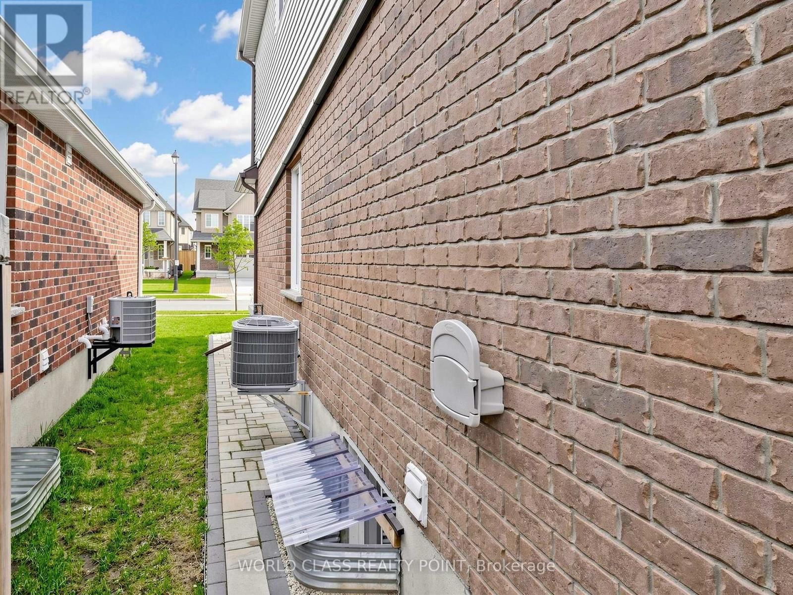 371 FINORO CRESCENT Image 48