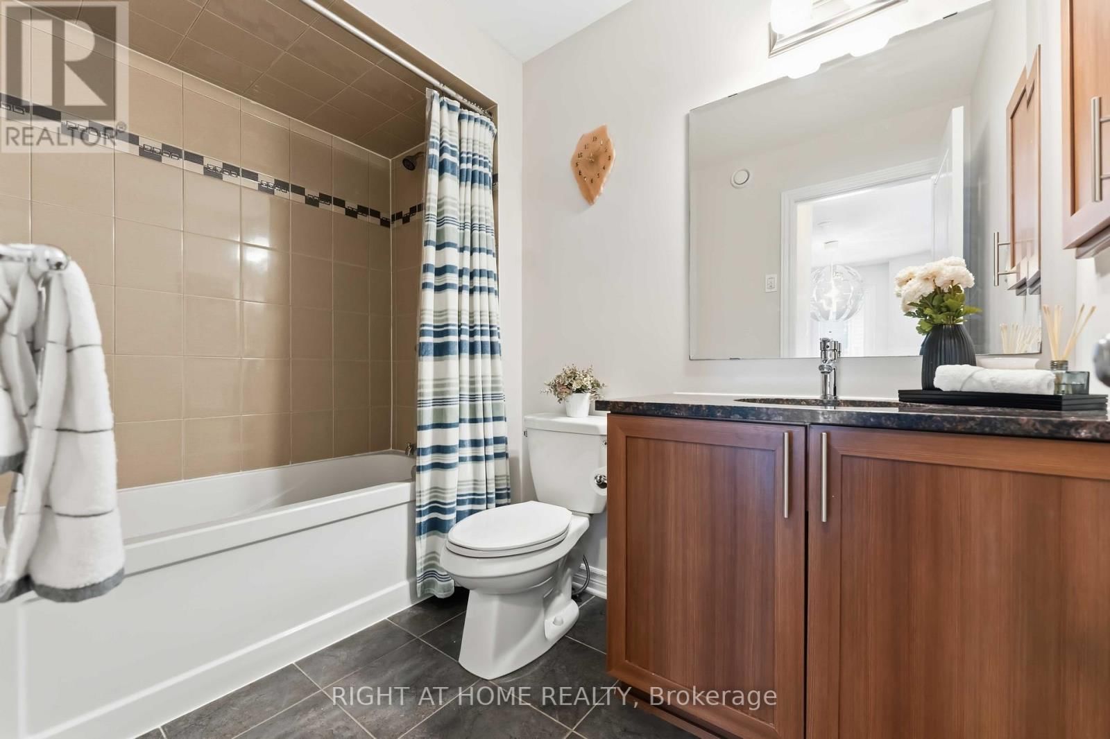 365 LIVERY STREET Image 12