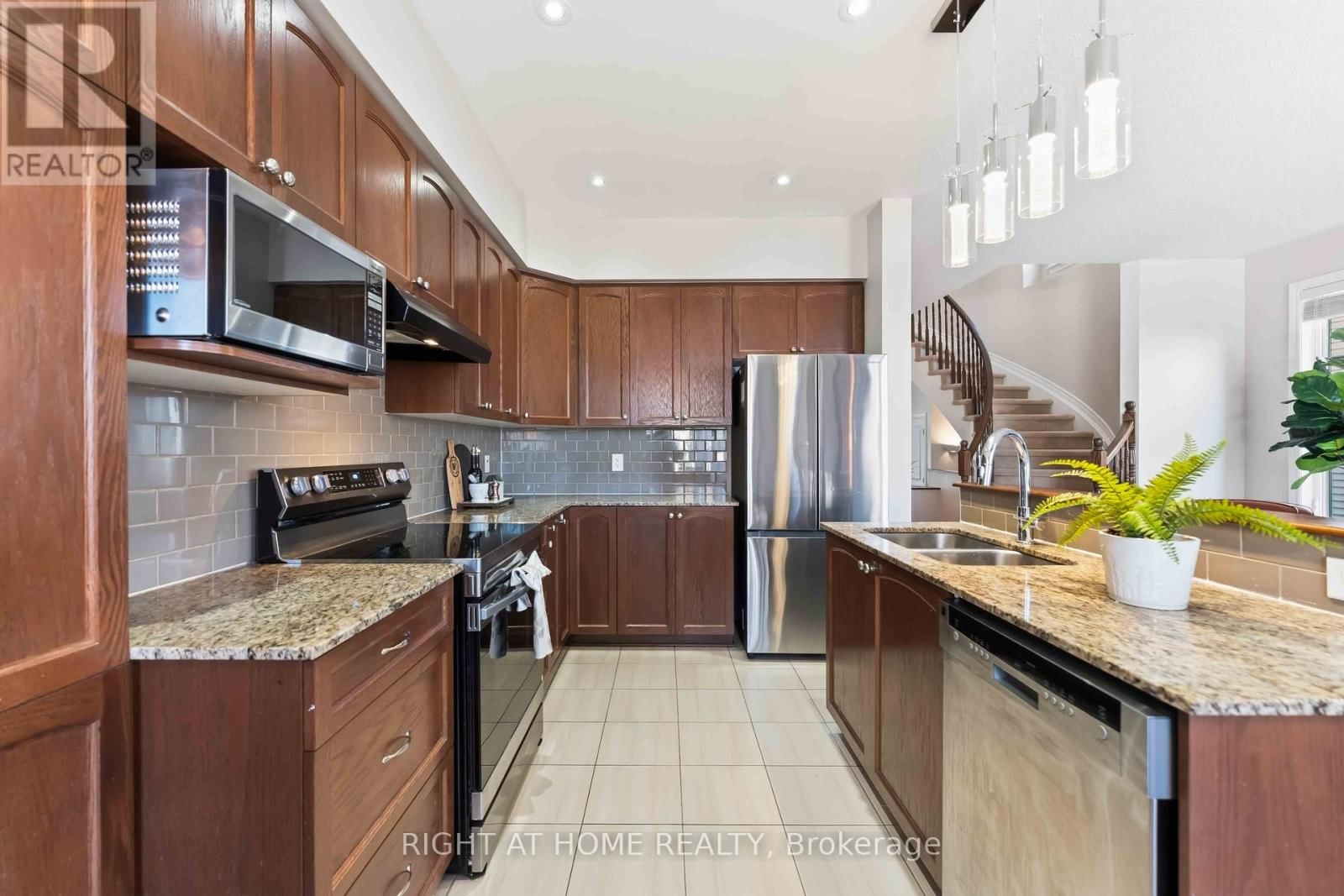 365 LIVERY STREET Image 8