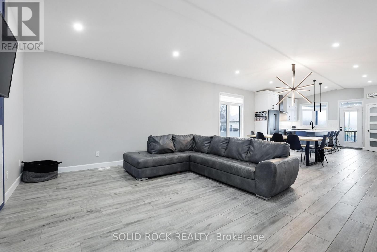 216 FILION STREET Image 10