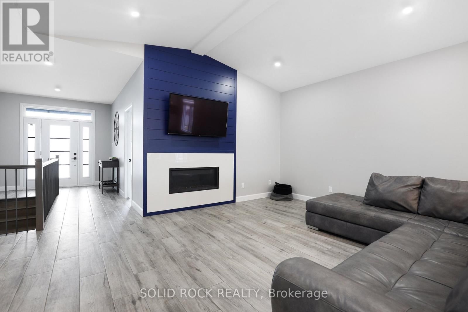 216 FILION STREET Image 11