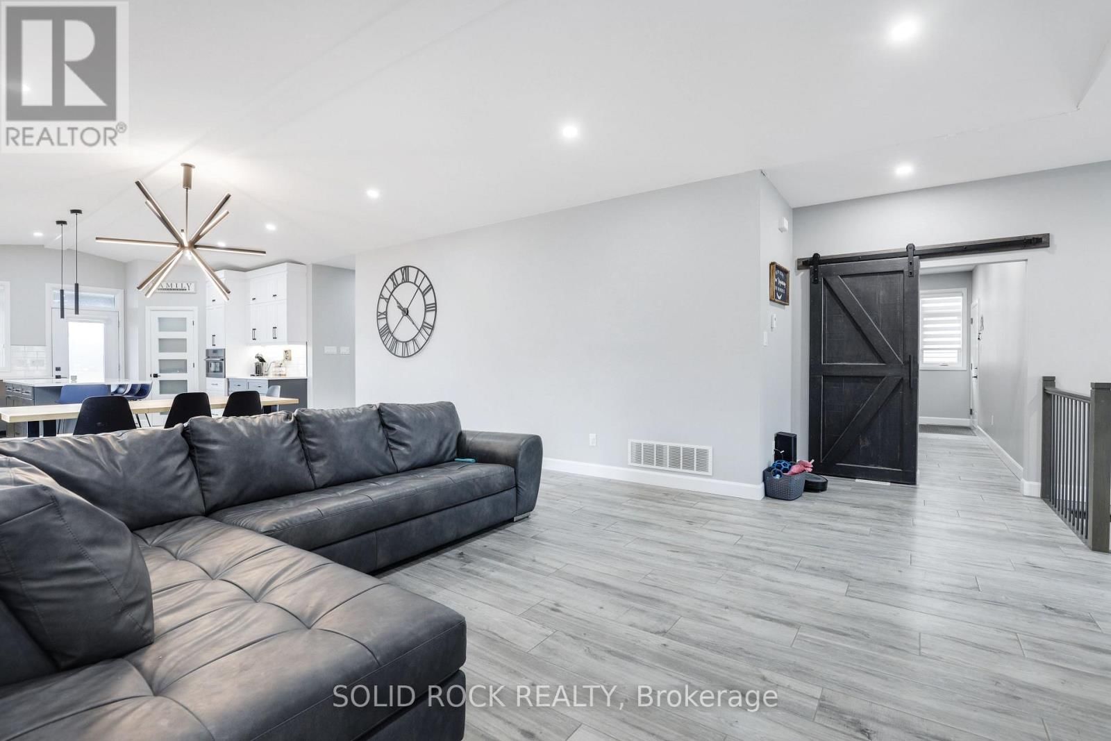 216 FILION STREET Image 12