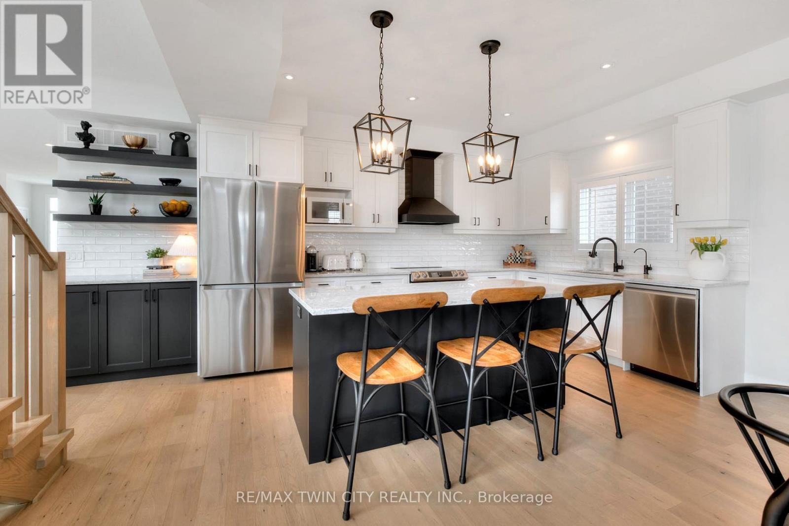 154 DEMPSEY DRIVE Image 12