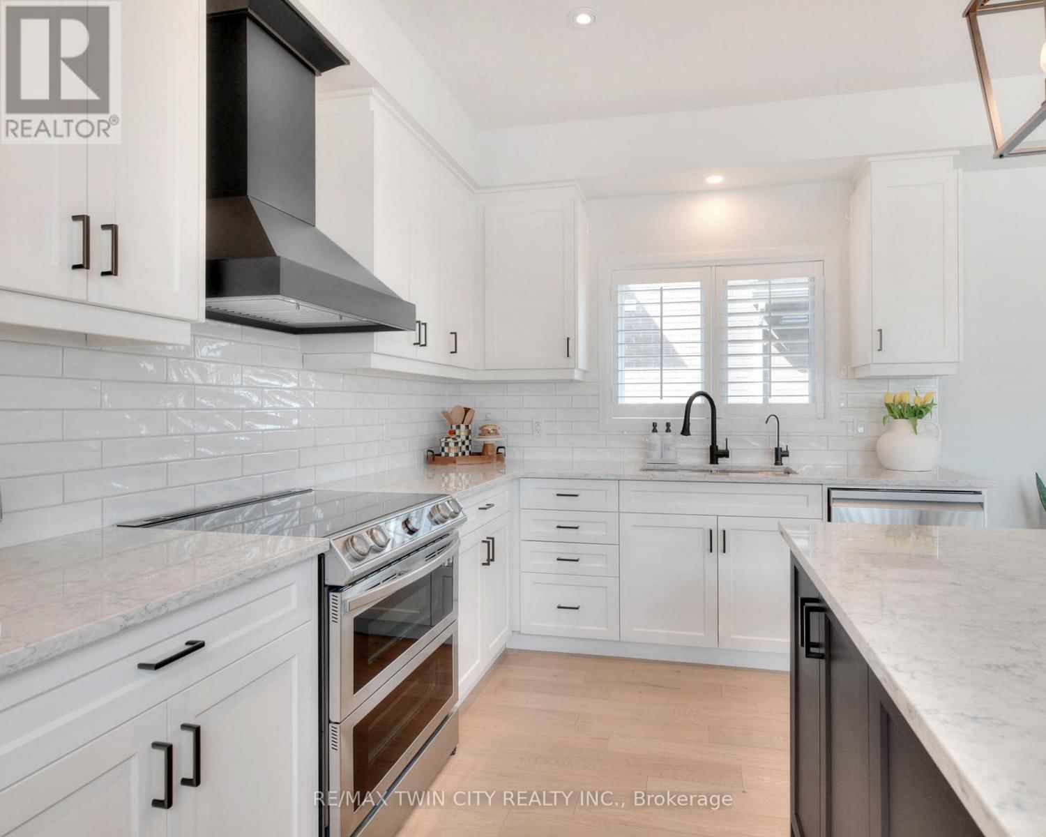 154 DEMPSEY DRIVE Image 14