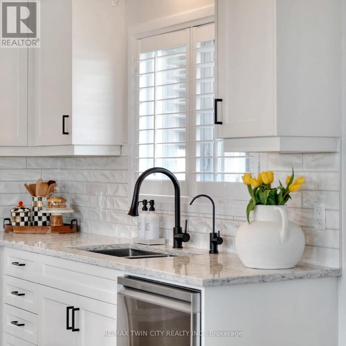 154 DEMPSEY DRIVE Image 17