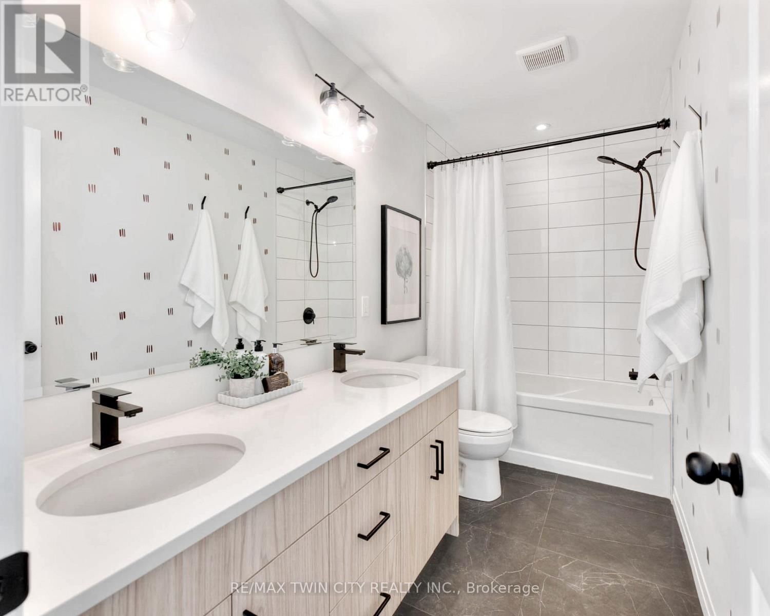 154 DEMPSEY DRIVE Image 33