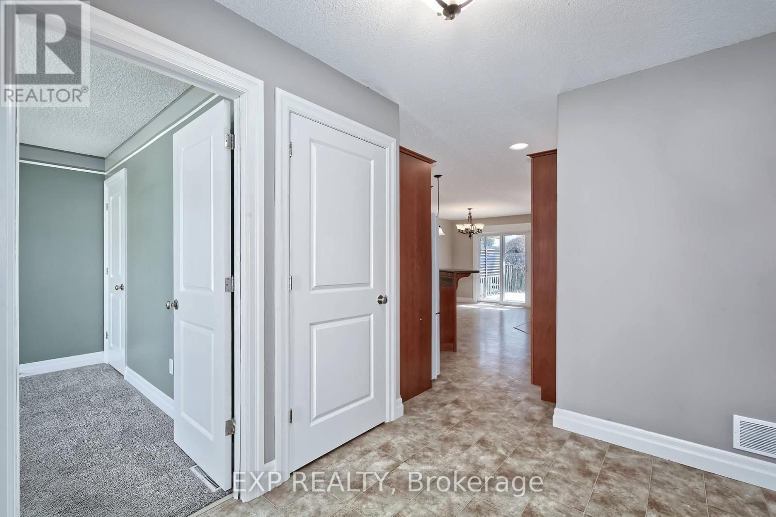 54 TREADWELL STREET Image 12