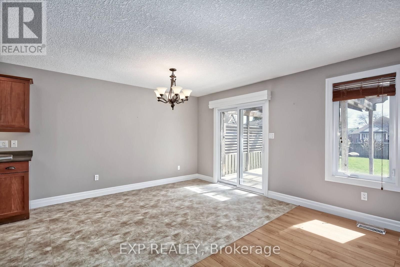 54 TREADWELL STREET Image 22