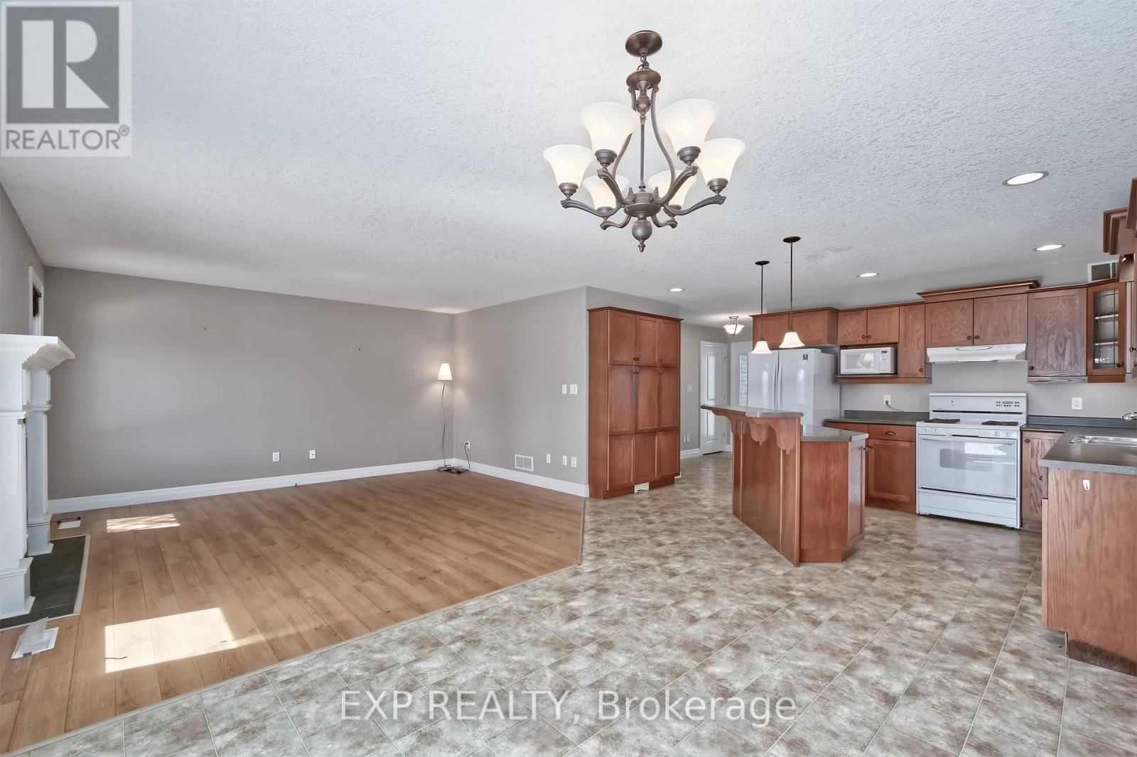 54 TREADWELL STREET Image 23