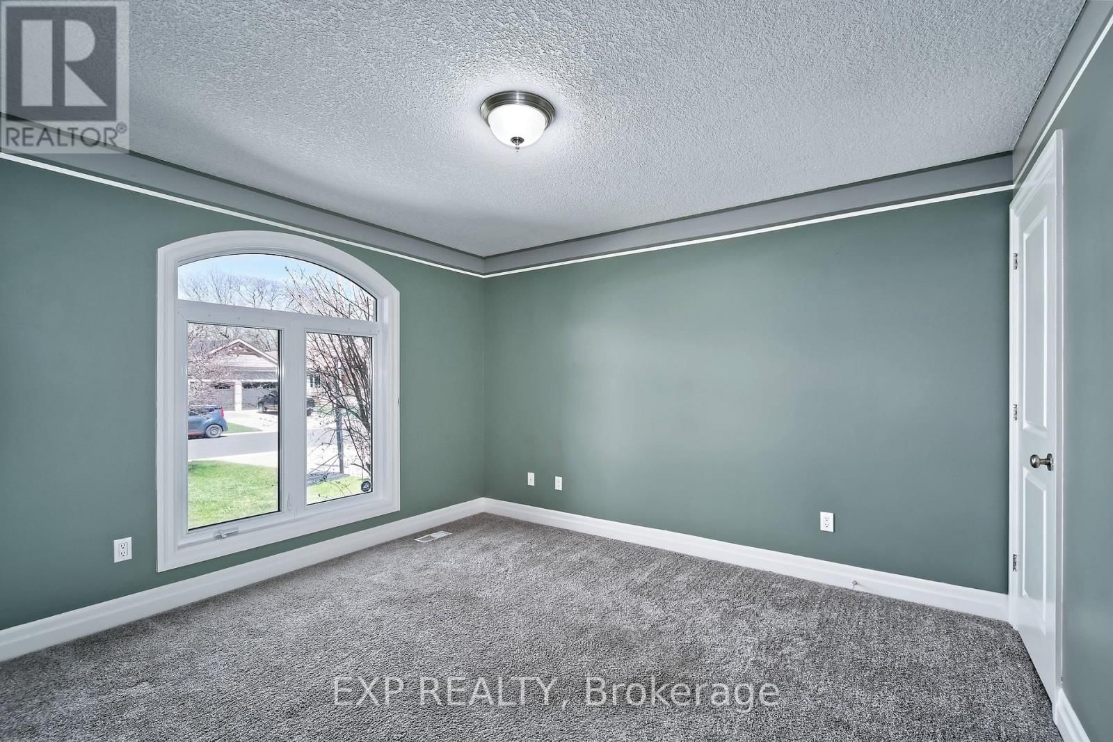 54 TREADWELL STREET Image 27