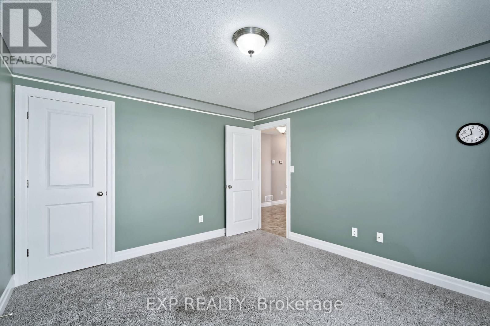 54 TREADWELL STREET Image 28