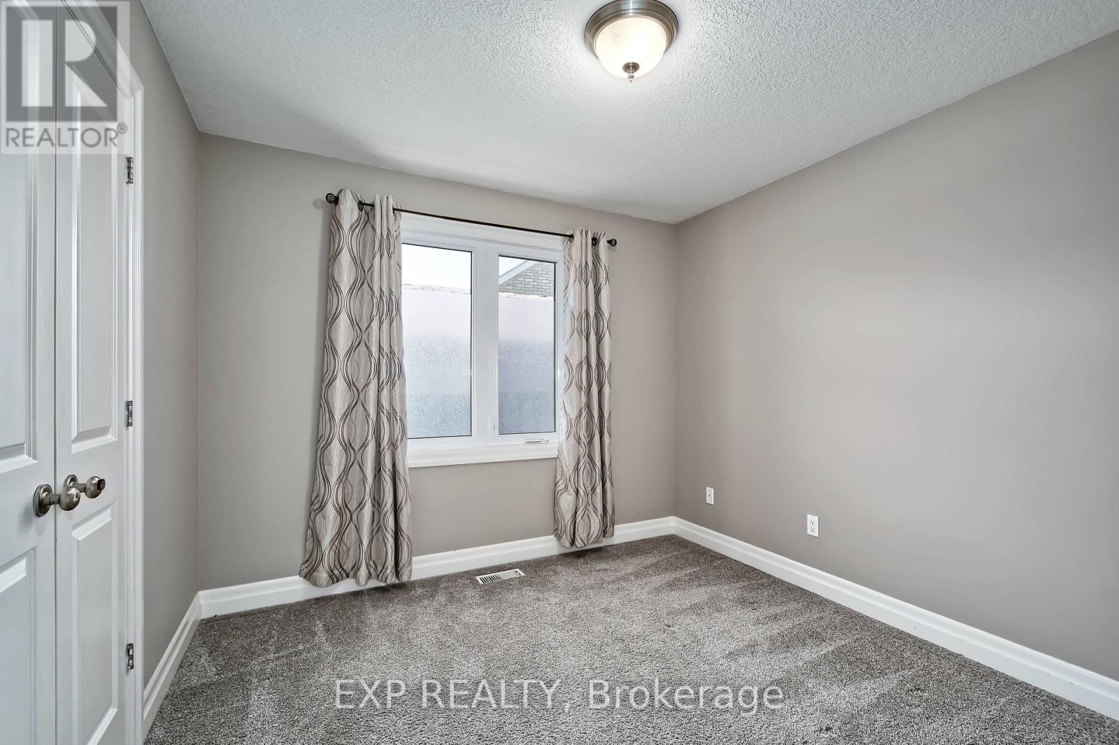 54 TREADWELL STREET Image 30