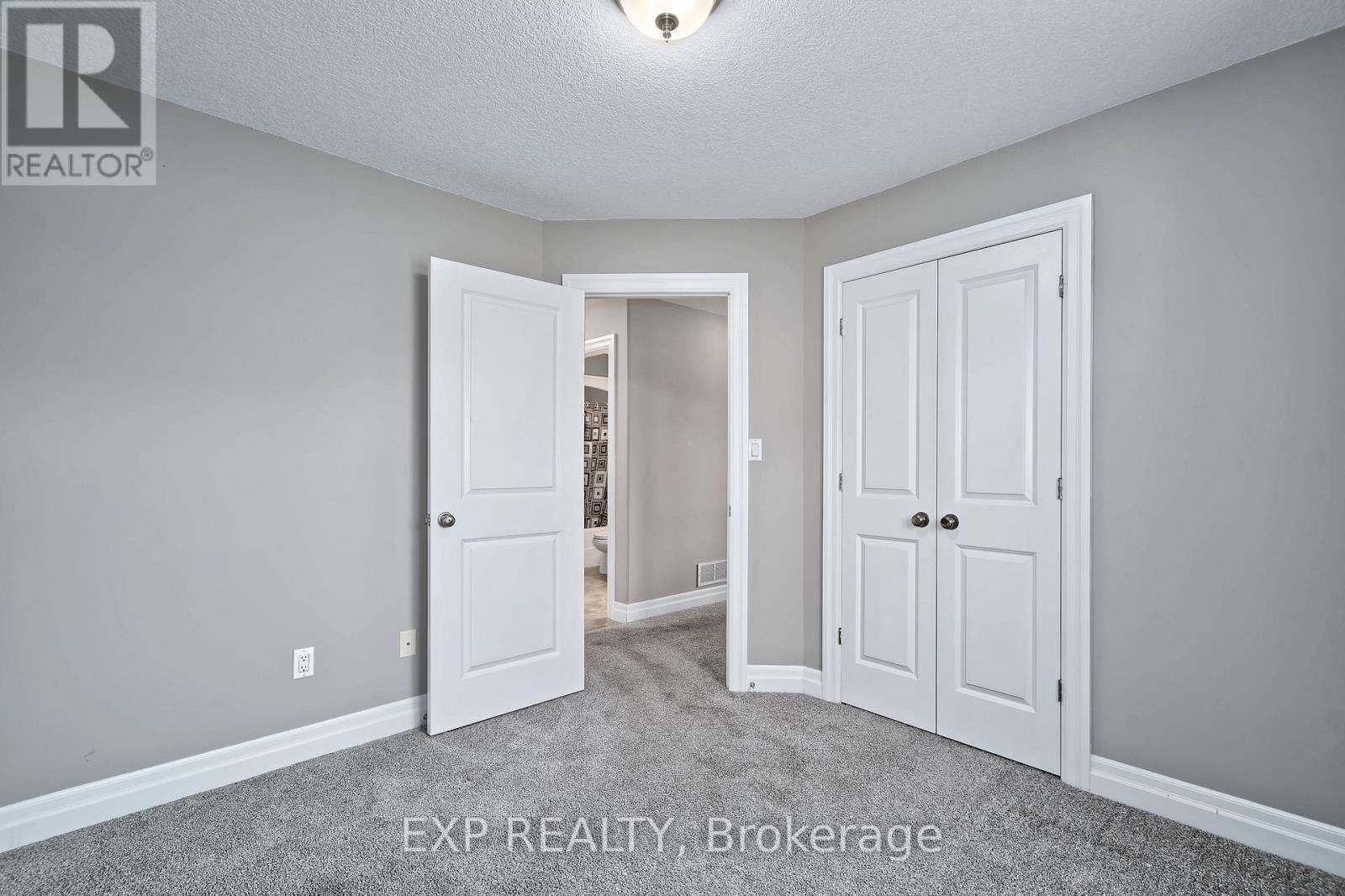 54 TREADWELL STREET Image 31