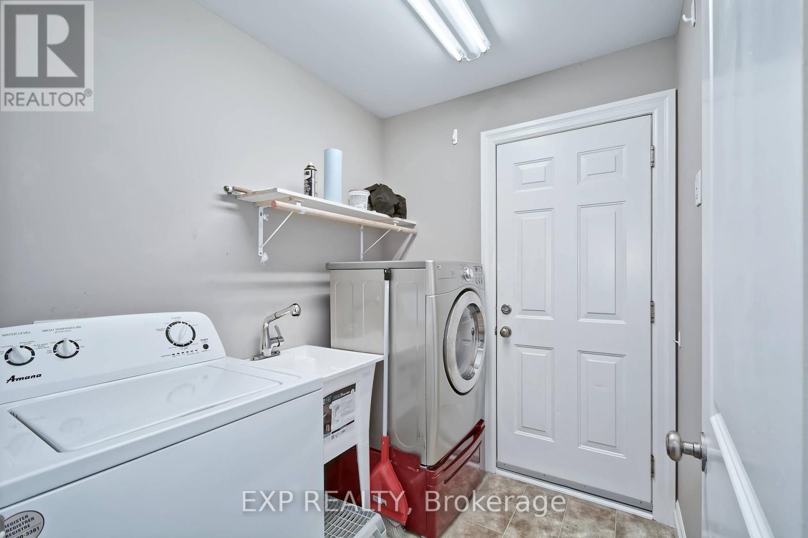 54 TREADWELL STREET Image 37