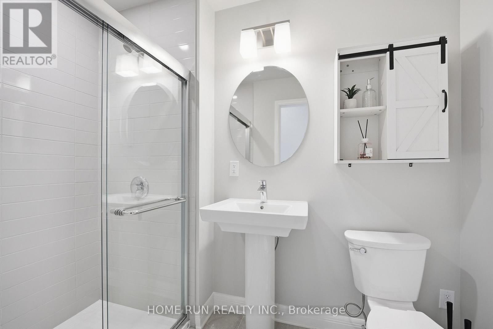 501 HITZLAY TERRACE Image 10