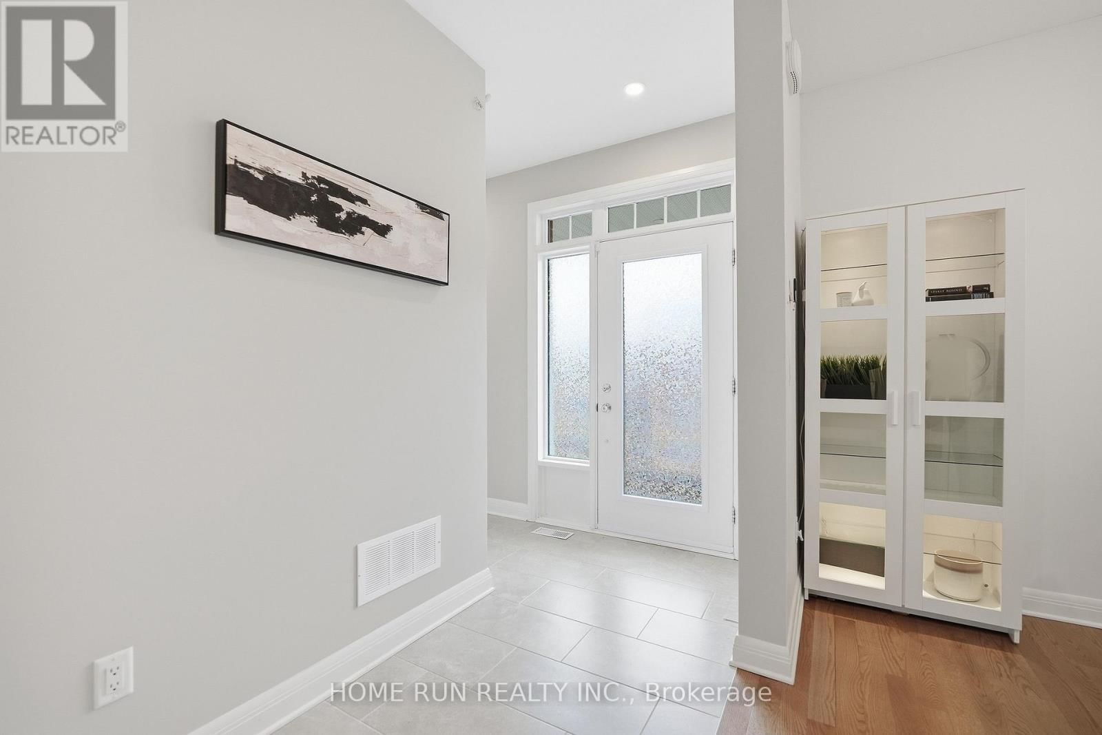 501 HITZLAY TERRACE Image 11