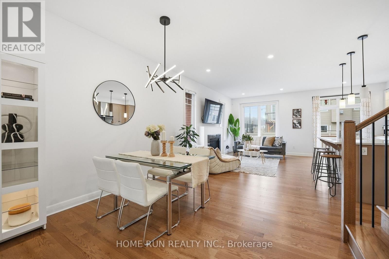 501 HITZLAY TERRACE Image 12