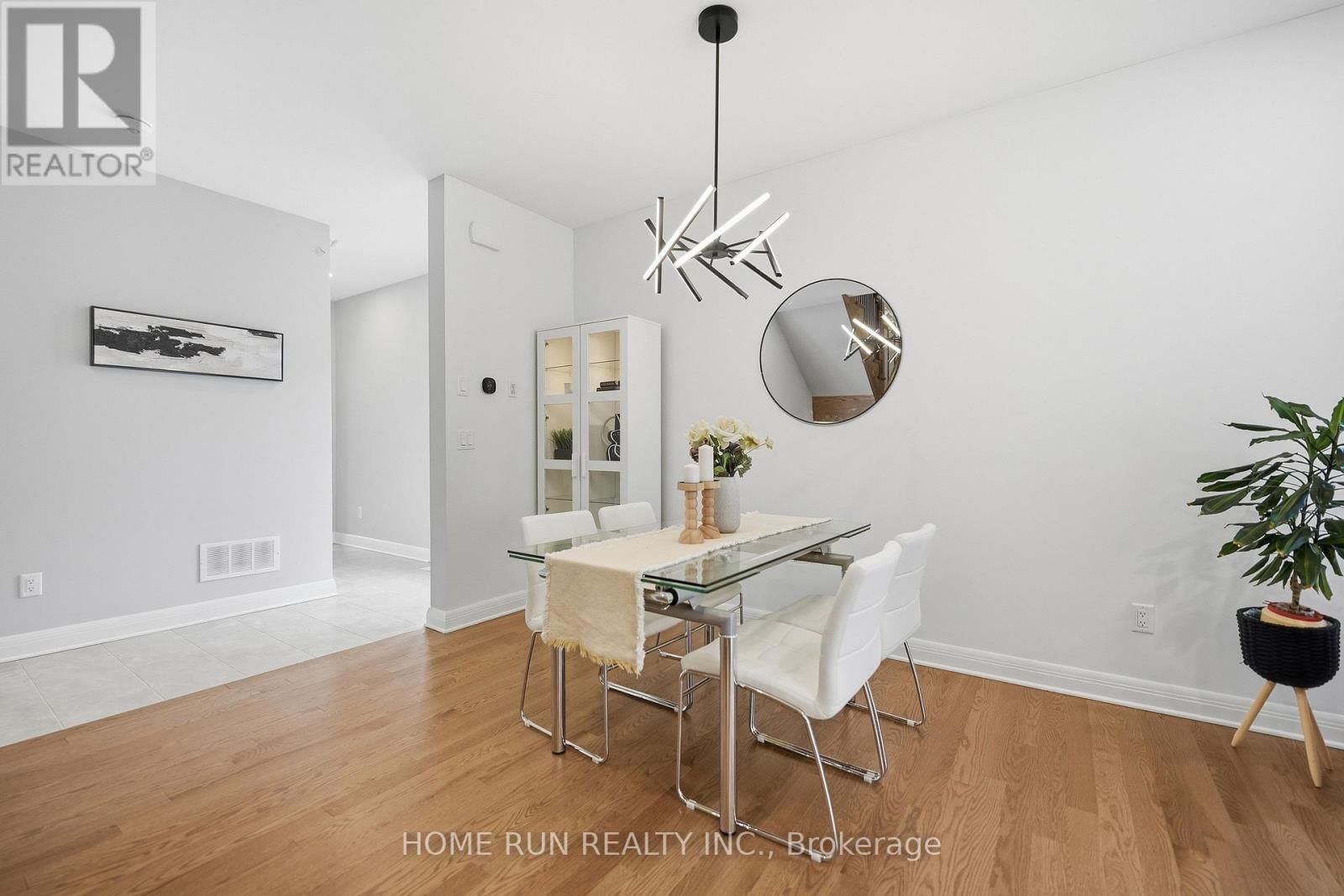 501 HITZLAY TERRACE Image 14