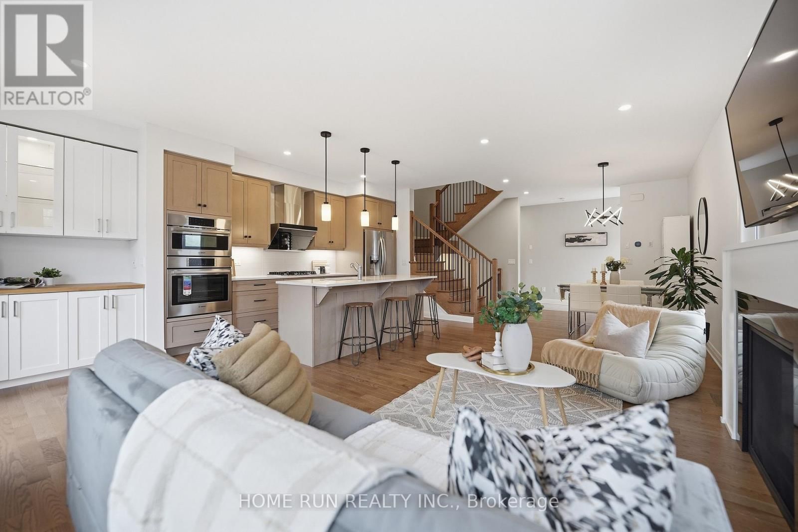 501 HITZLAY TERRACE Image 21