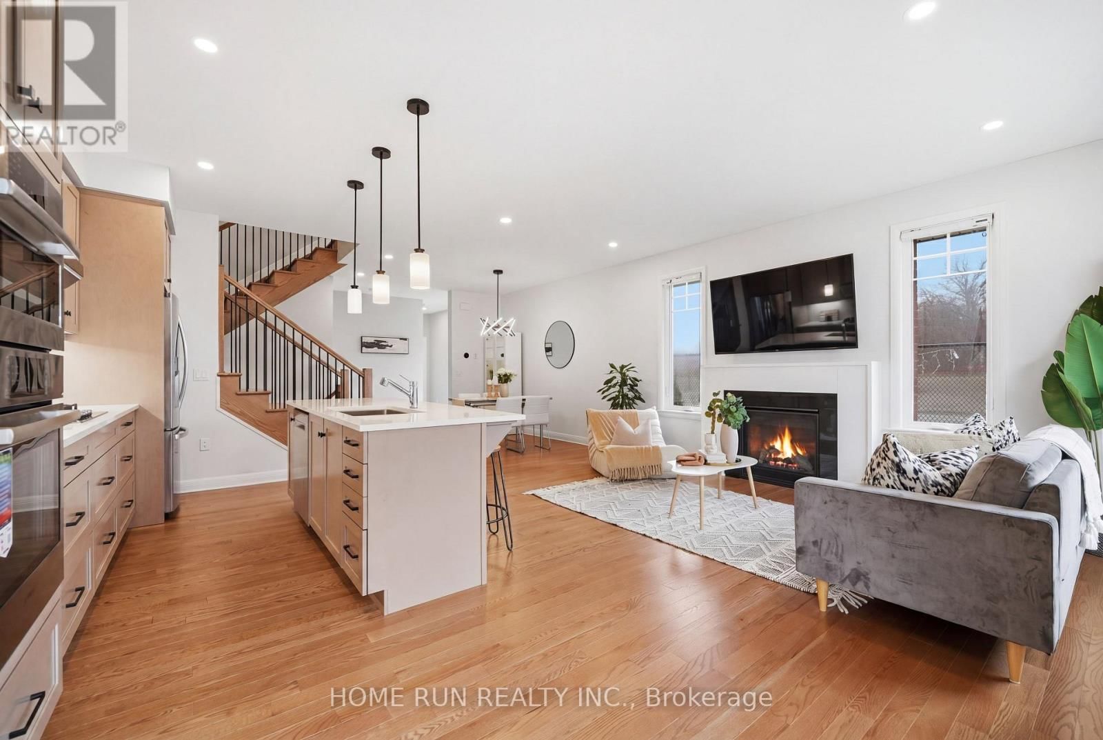 501 HITZLAY TERRACE Image 22