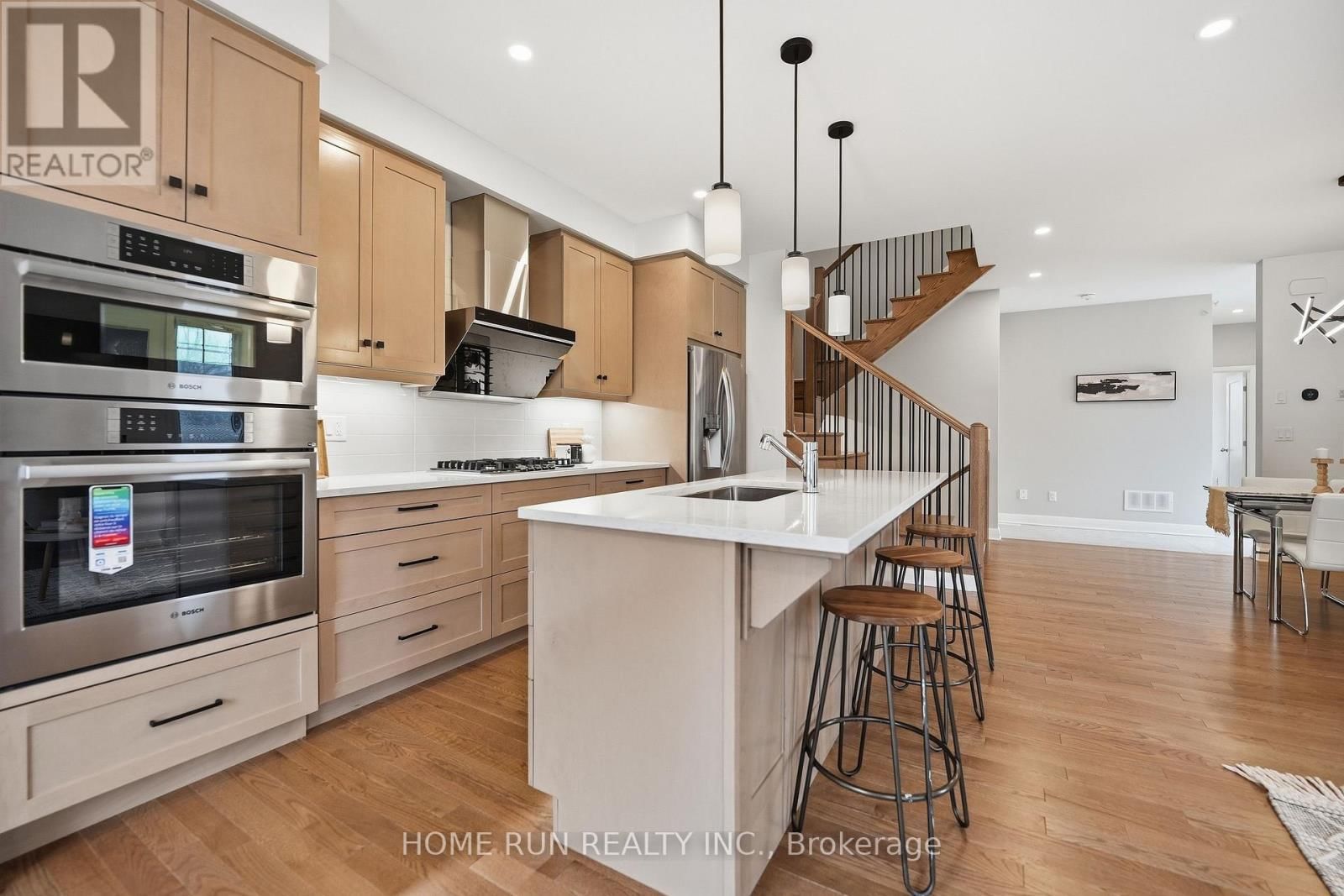 501 HITZLAY TERRACE Image 23