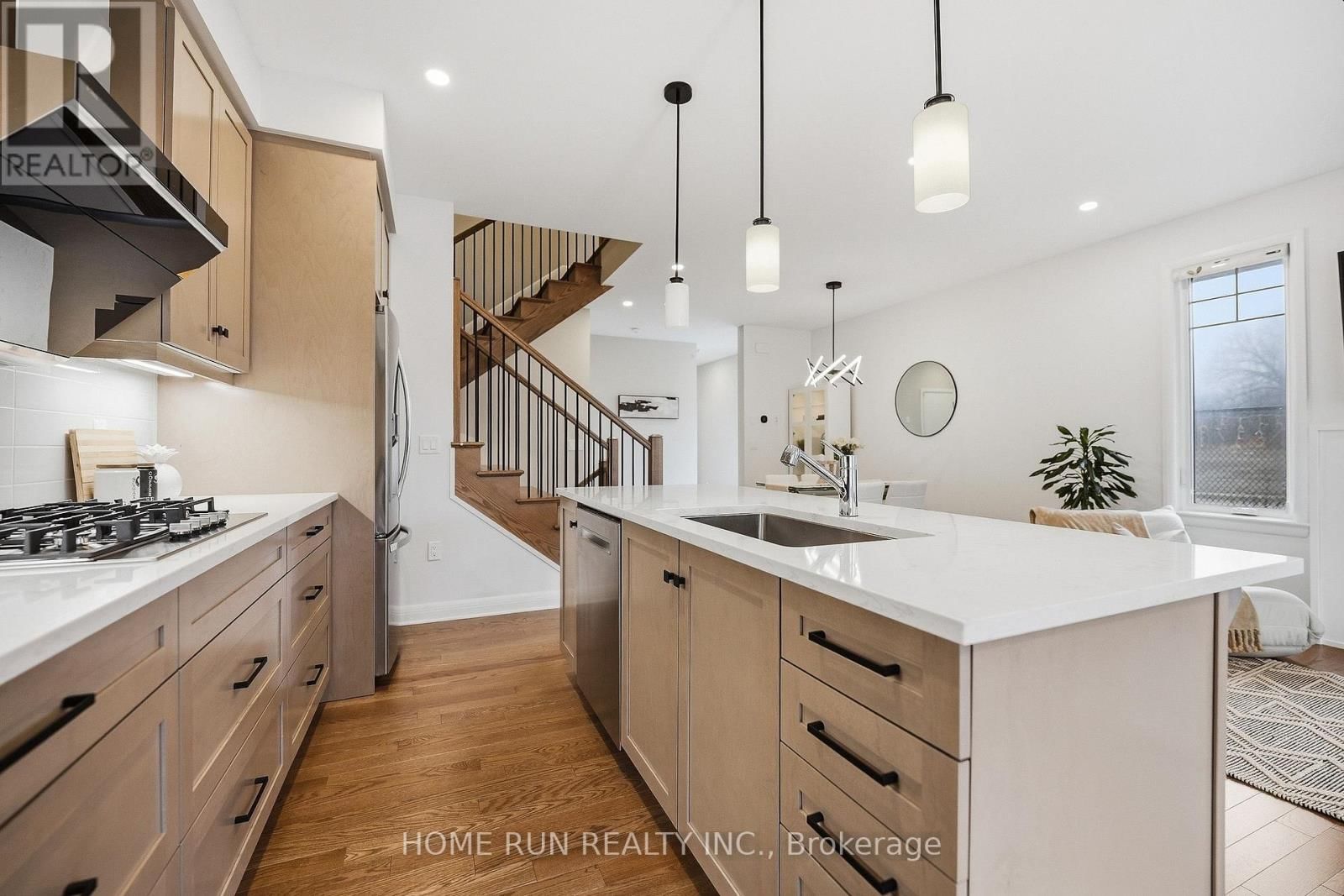 501 HITZLAY TERRACE Image 24